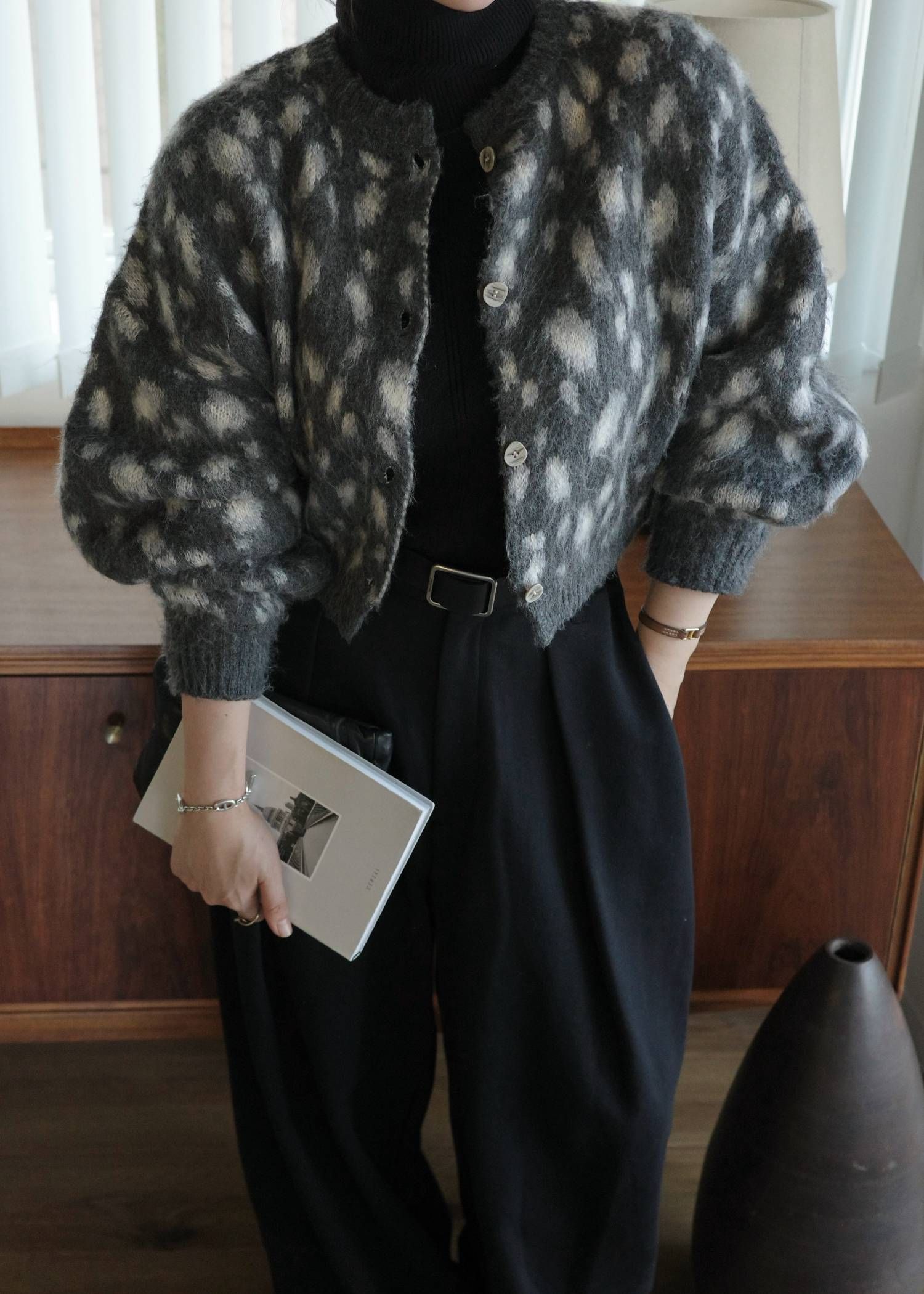 ジャガードニット リバーシブルカーディガン (チャコール) leopard jacquard reversible cropped knit cardigan (Charcoal) /  26AW