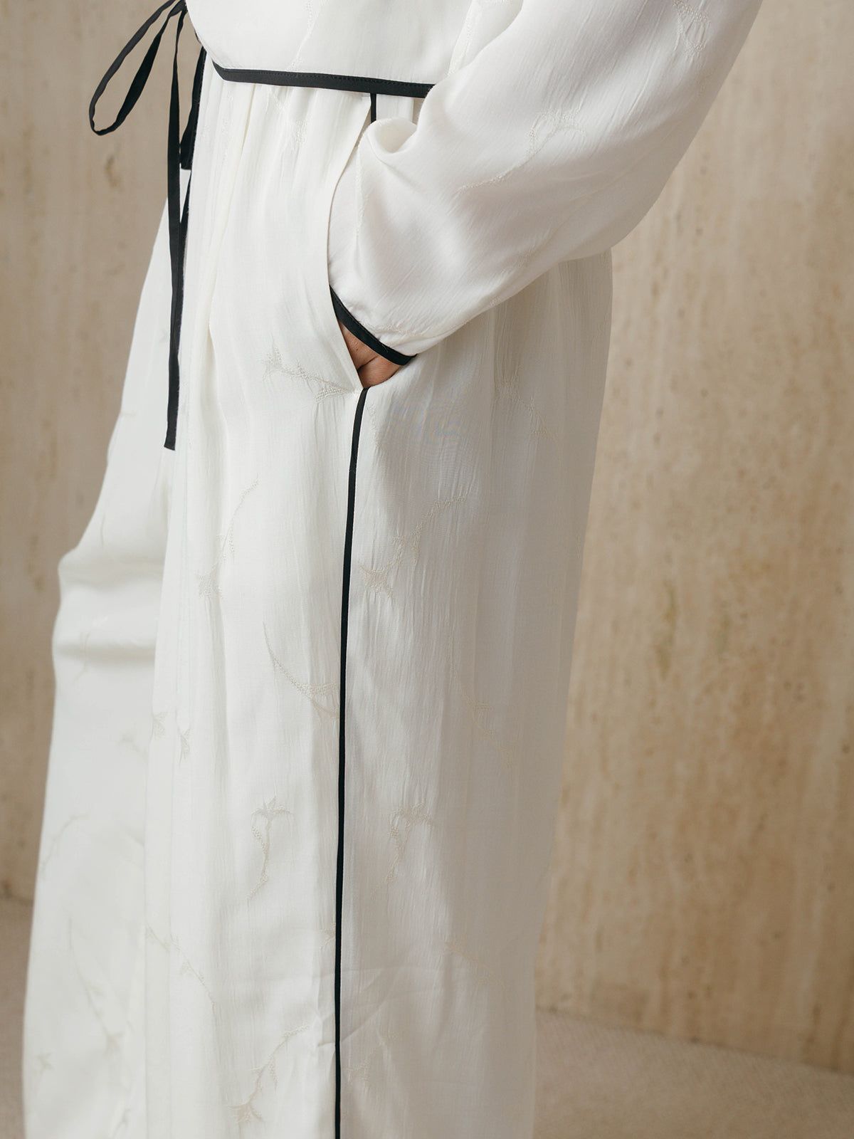 サテンジャガード イージーパンツ (アイボリー) SATIN JQ EASY PANTS (Ivory) /  26SS