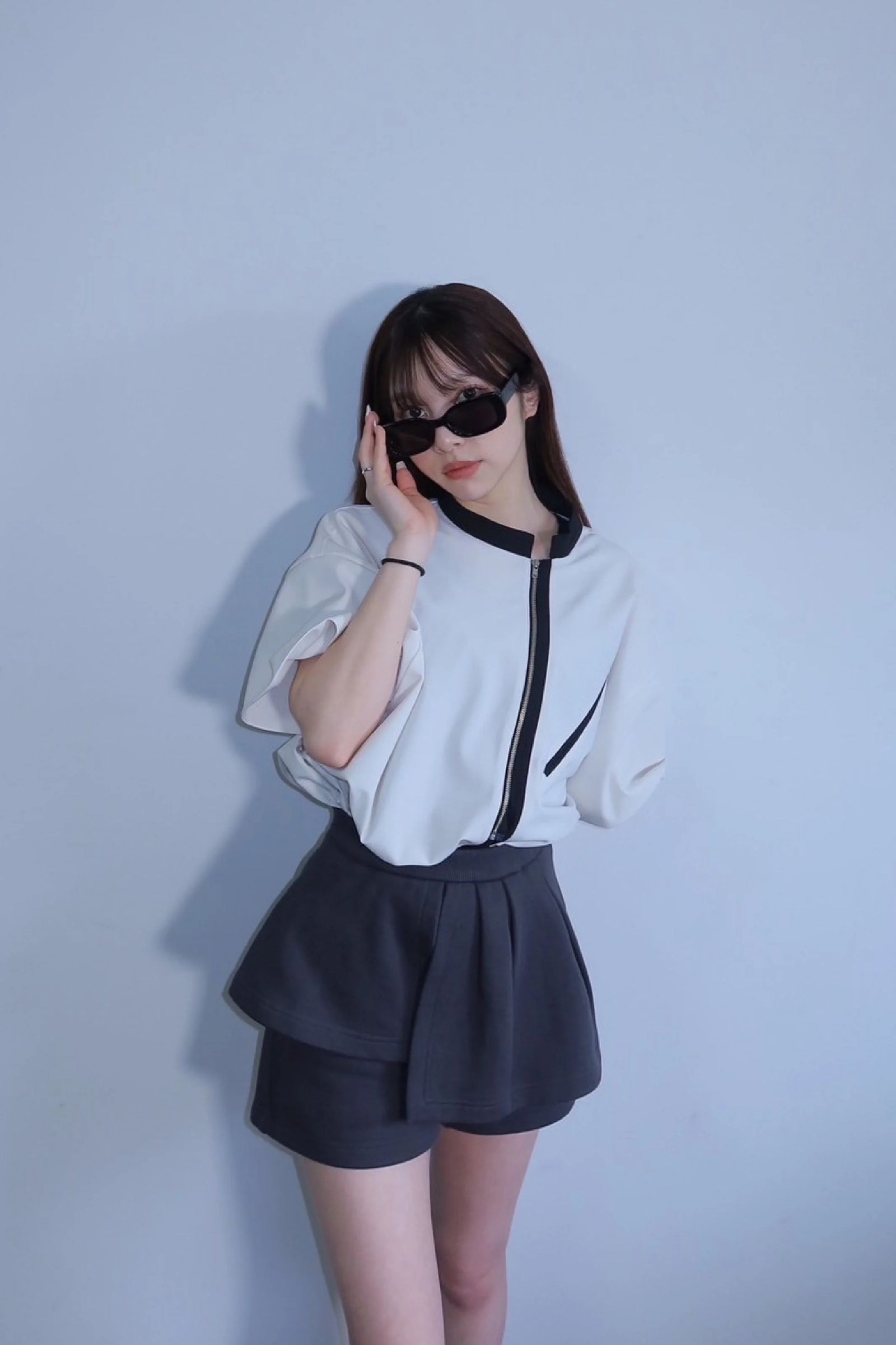 Edge frill shorts / エッジフリルショーツ (チャコール)