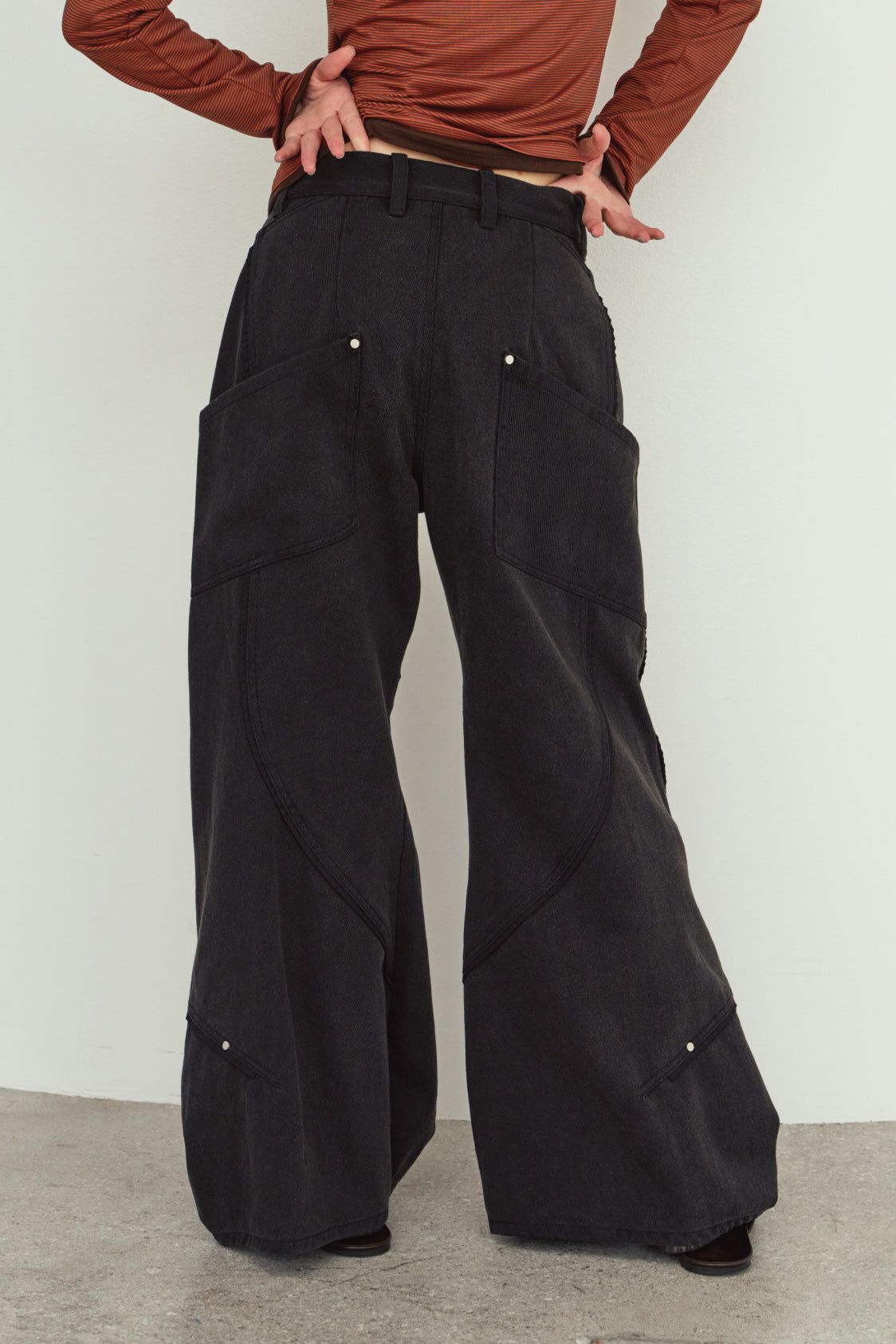 カーブ ユーティリティデニムパンツ (ブラック) curve utility denim pants(Black) (Blue) / 26AW