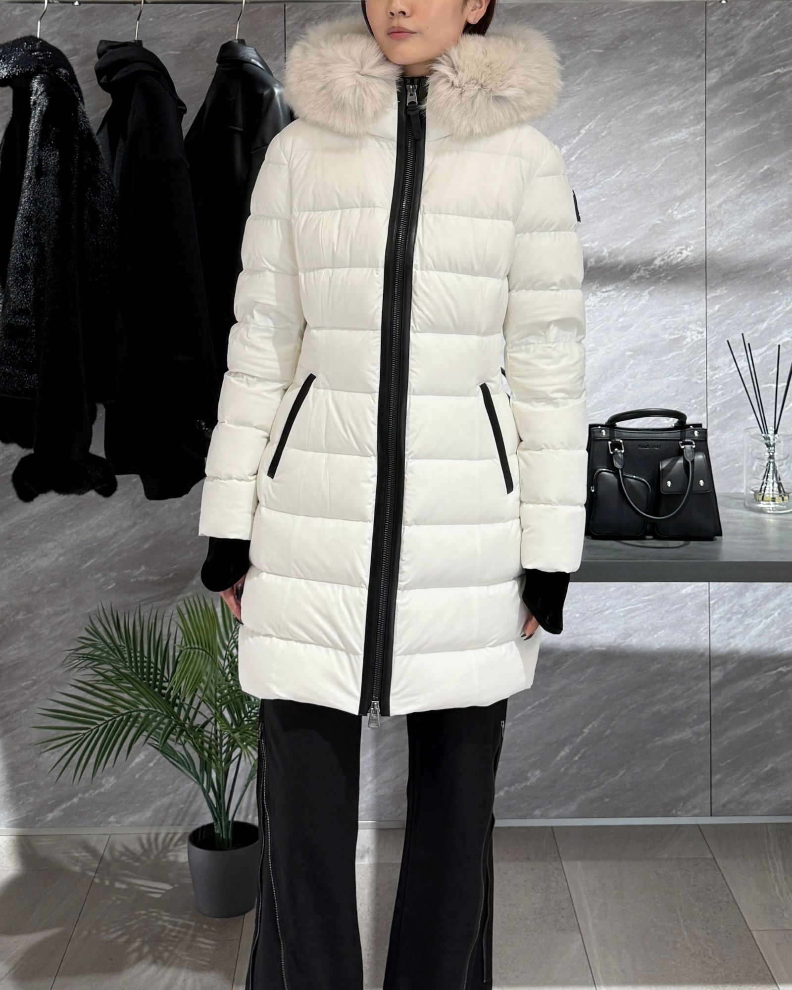 【2025AW】CALLA-BX / ファー付きストレッチダウンコート (オフホワイト) / レディース