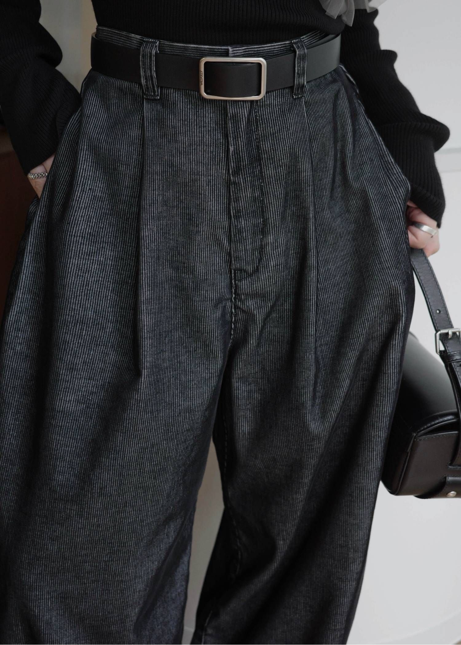 サイドタック コーデュロイ カーブパンツ (ブラック) side tuck chemical wash corduroy curve PT (Black) /  26AW