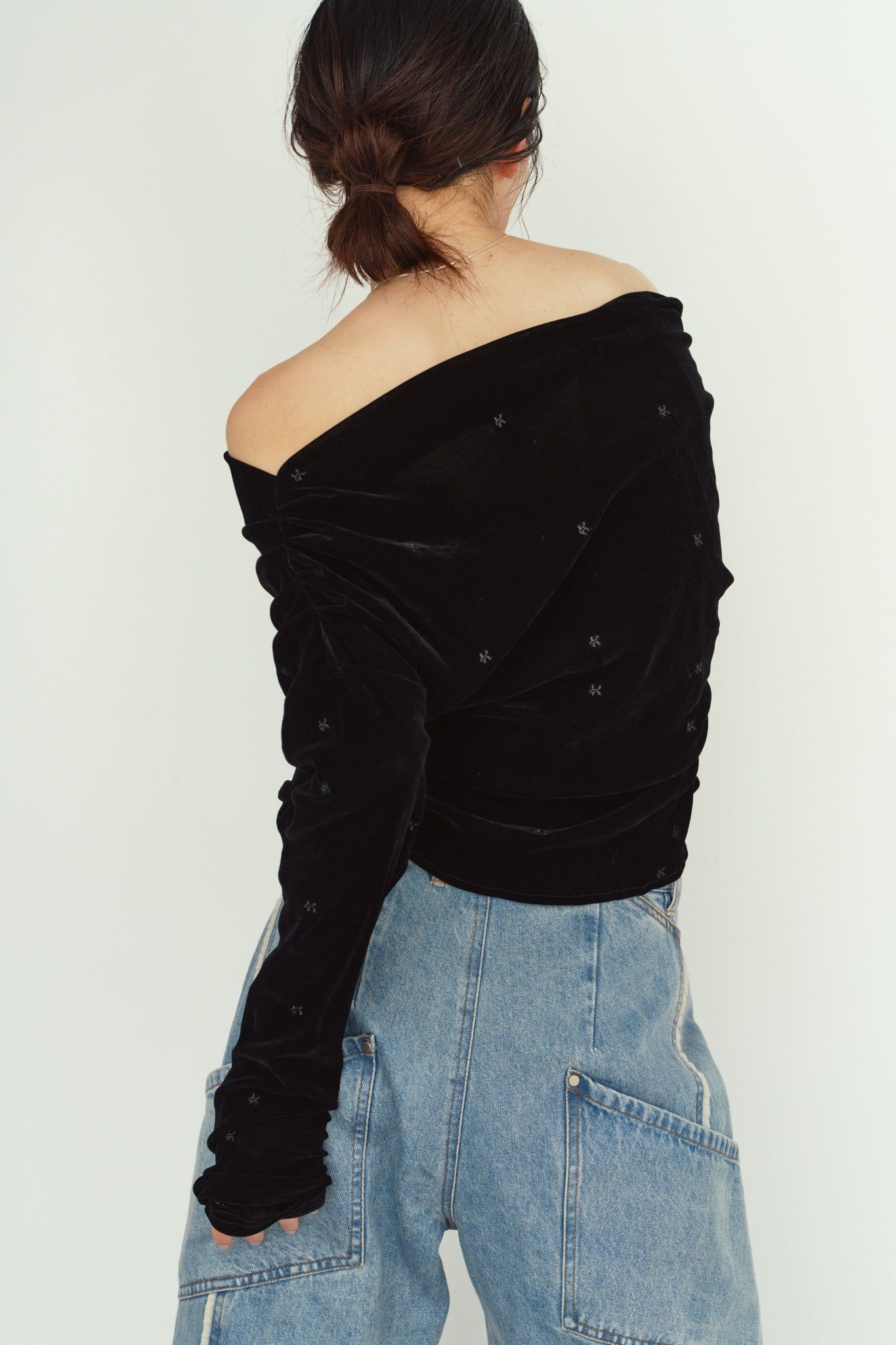 オフショルダー ベロアトップス (ブラック) off shoulder velour top (Black) / 26AW