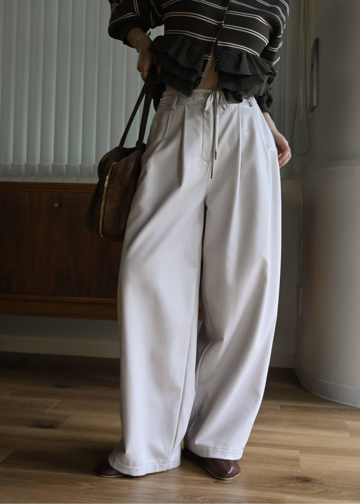 シンセティックレザーパンツ (ライラック) soft synthetic leather relaxed tuck PT (Lilac) /  26AW