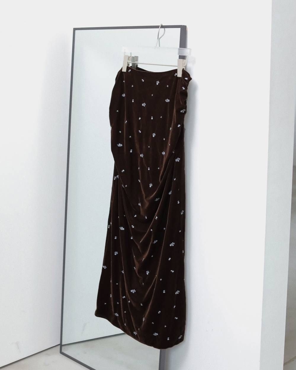 エンブロイダリー フラワーベロアスカート (ブラウン) Embroidery Flower Velourskirt (Brown) / 26AW 【6月29日まで期間限定予約】