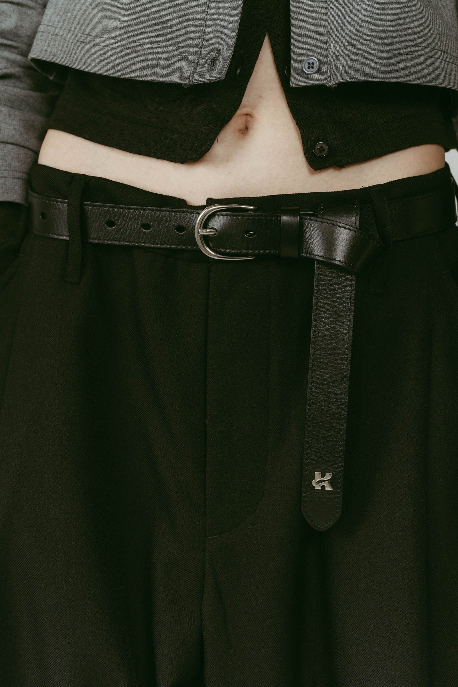 Kmotif leather belt / Kモチーフ レザーベルト (ブラック) / 25AW