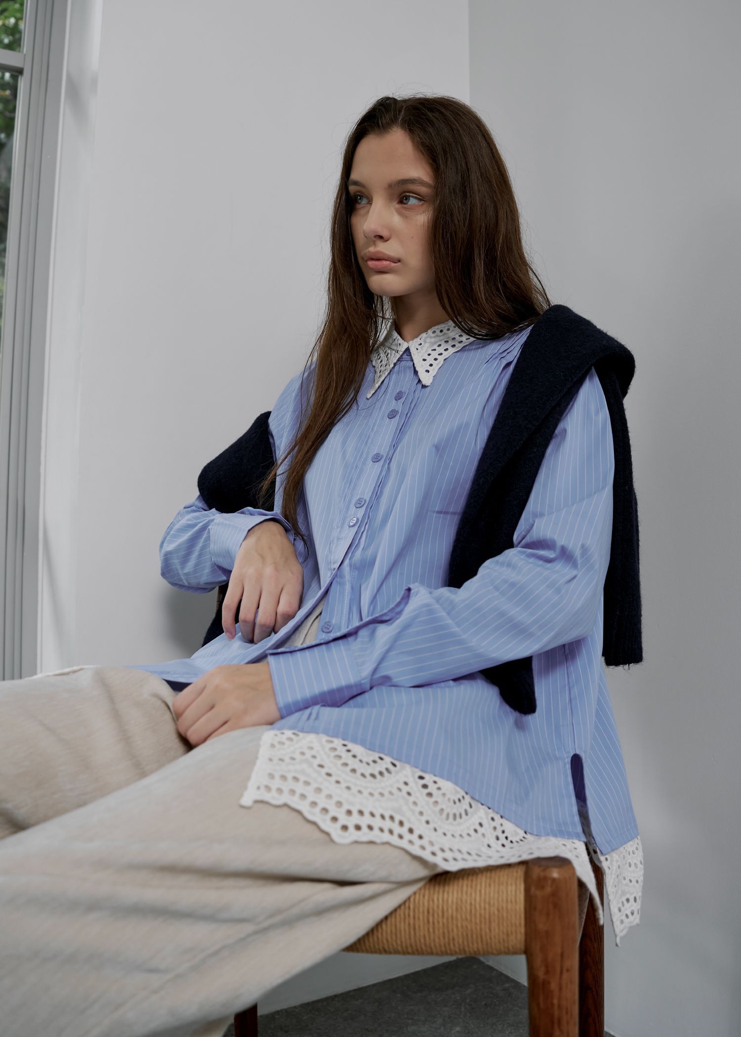 lace collar hem shoulder pintuck SH / レースヘムショルダー ピンタックシャツ (サックス) / 25AW /