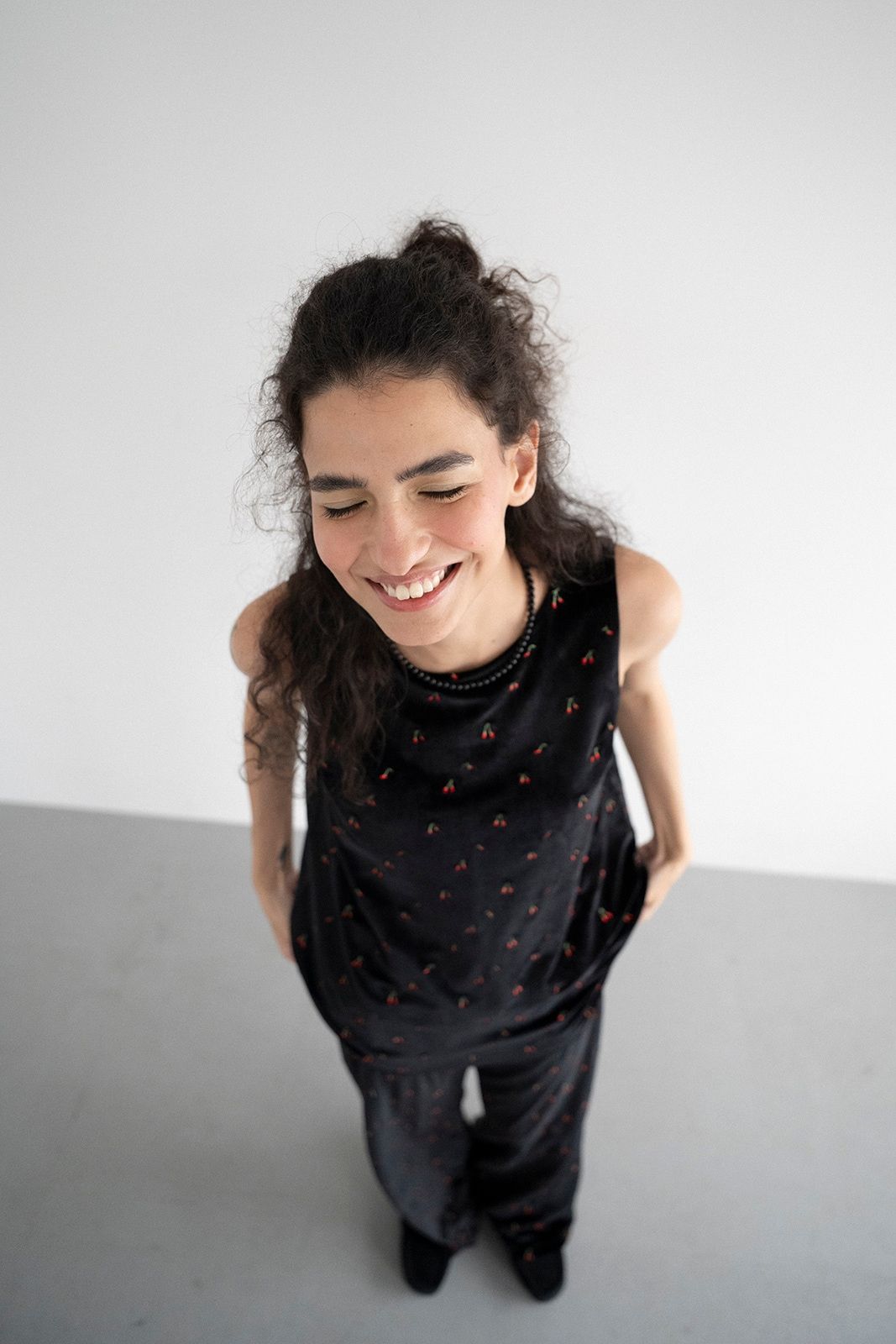 チェリーエンブロイダリーベロアチュニック (ブラック) Cherry Embroidered Velour Tunic (Black) /  26SS