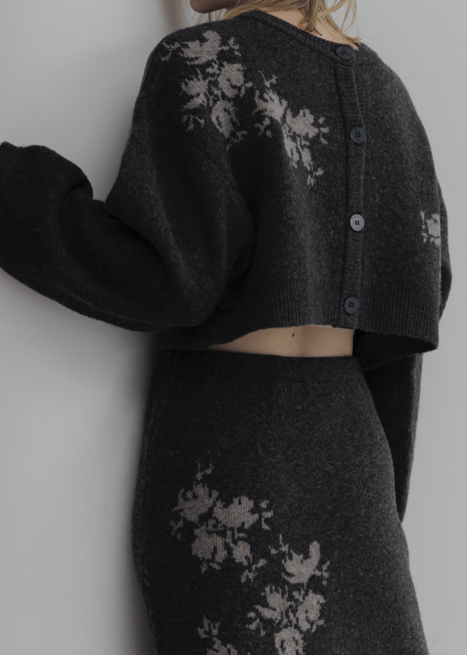 flower jacquard pencil knit SK / フラワージャガード ペンシルニットスカート (チャコール) / 25AW /