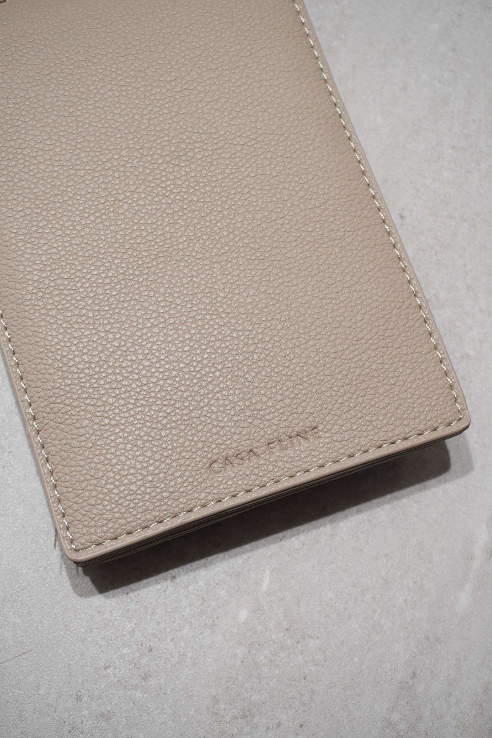 RECYCLING LEATHER MULTI MOBILE POUCH / リサイクルレザーマルチモバイルポーチ (ベージュ) スマホショルダー/コインケース・カードホルダー付き / 取り外し可能