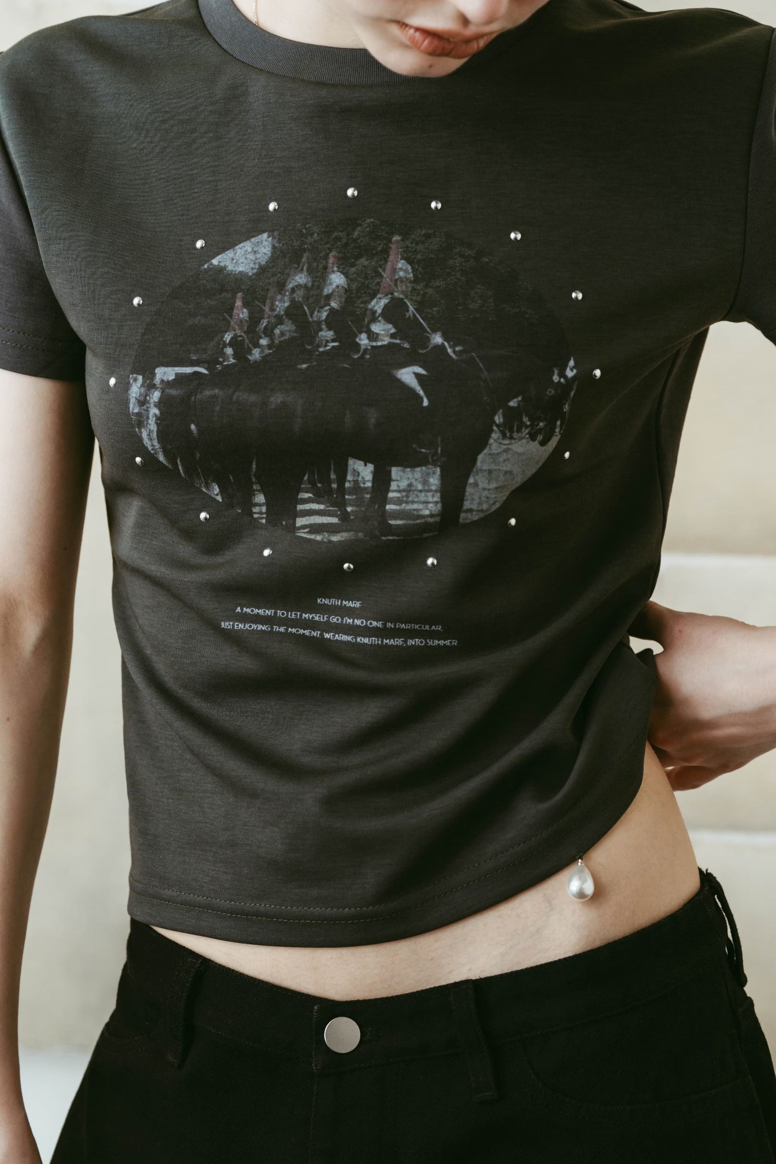 スタッズコンパクトTシャツ (チャコール) studded compact tee (Charcoal) /  26SS