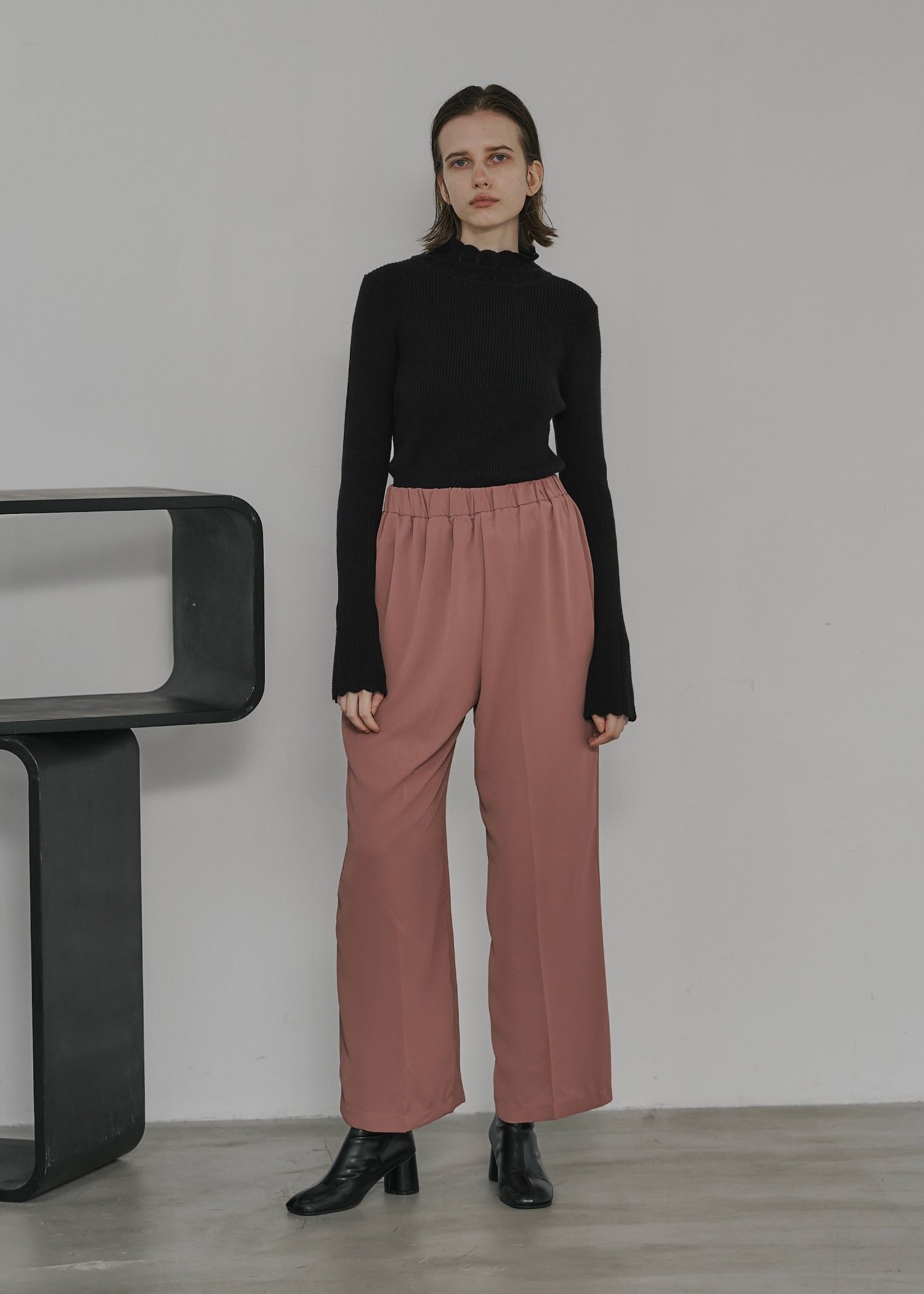 scallop high neck flare sleeve knit / ハイネックフレアスリーブニット (ブラック) / 25AW /