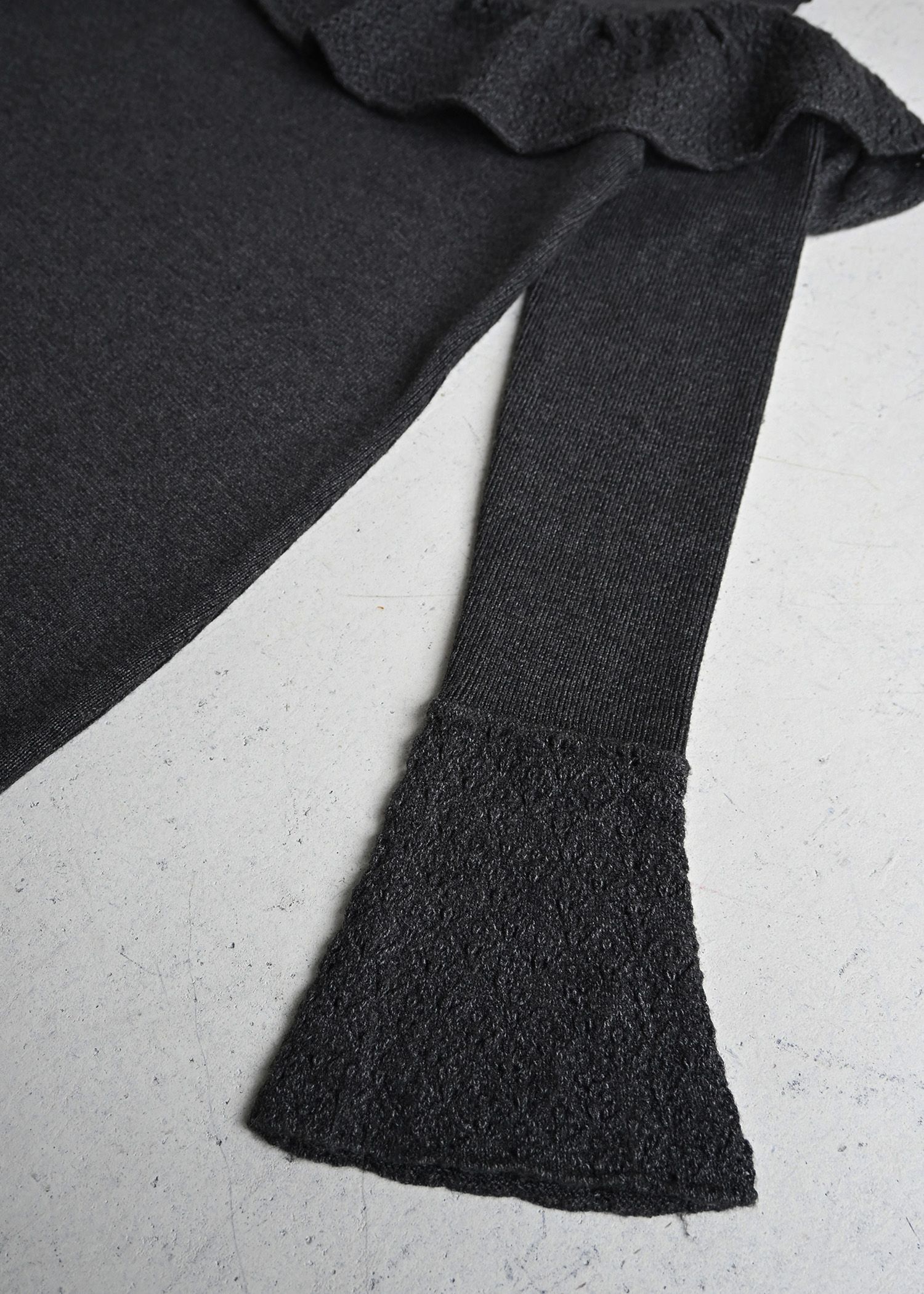 shoulder slit frill mermaid knit OP / ショルダースリットフリル マーメイドワンピース (ブラック) / 25AW /