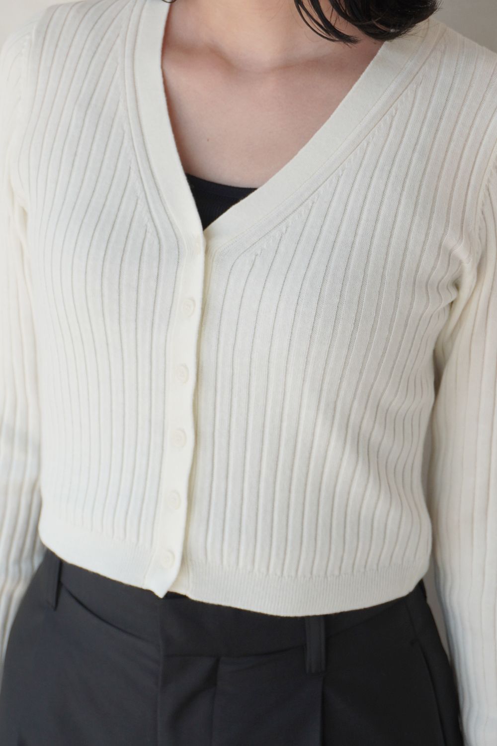 V-NECK CARDIGAN (ホワイト)