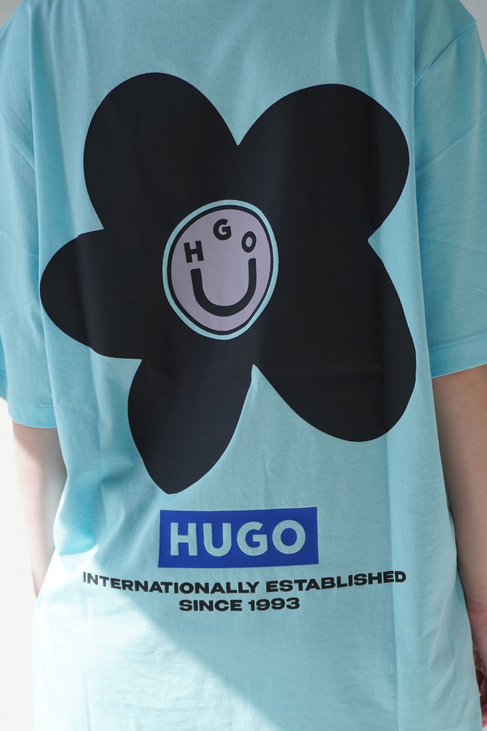 【関税込み】Hugo ブルー プリントTシャツ HUGO - 【HUGO BLUE】フラワープリントTシャツ (ターコイズ