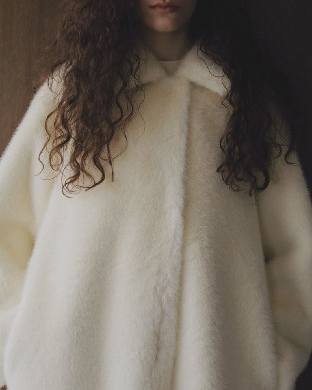 【先行予約】【26TH-13】ムートン調スムースファーロングコート (クリーム) Mouton Like Smooth Fur Long Coat (Cream) /  エコファー  /  フェイクファー 【受注期間6/14 23:59まで】