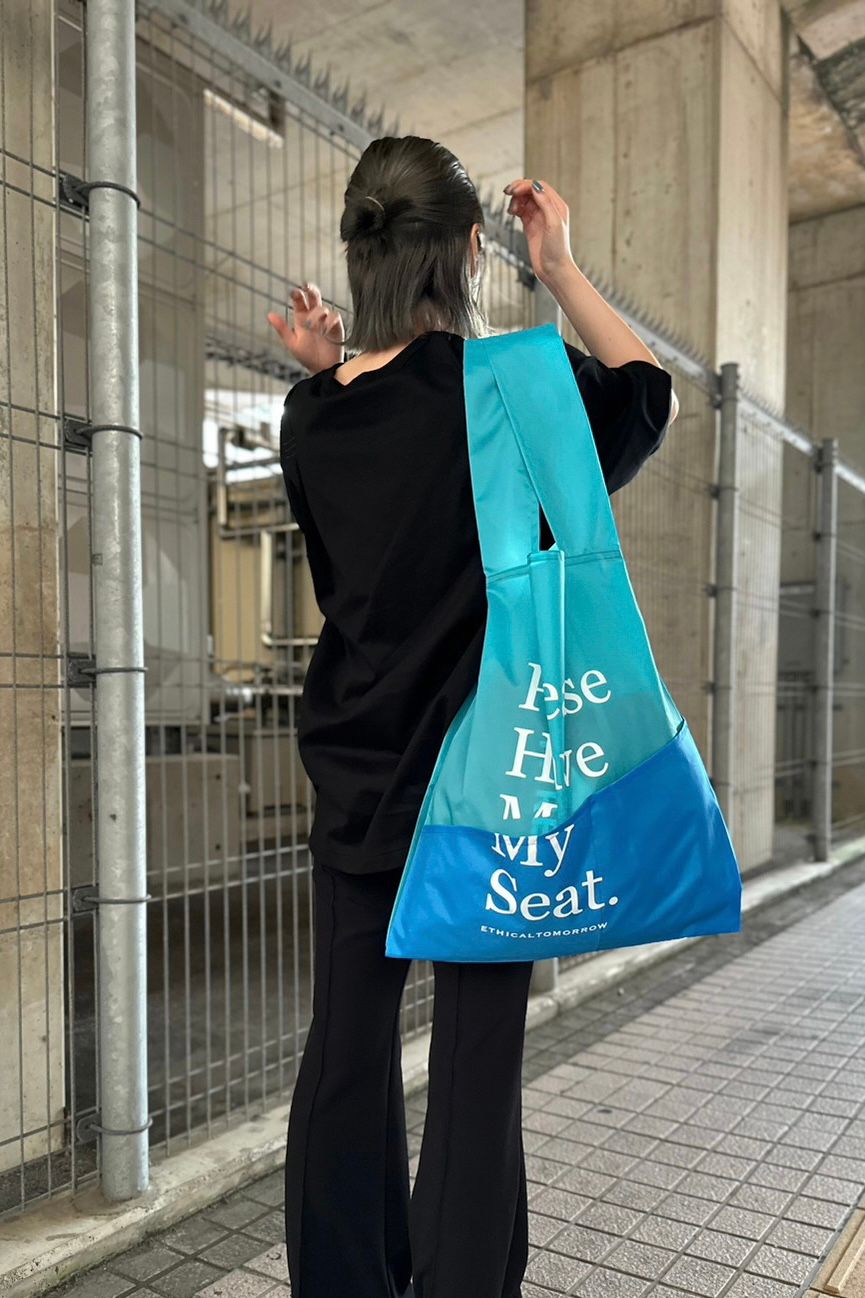 再生PETのBAGでHAVE MY SEATを叫ぶBAG (ライトブルー)