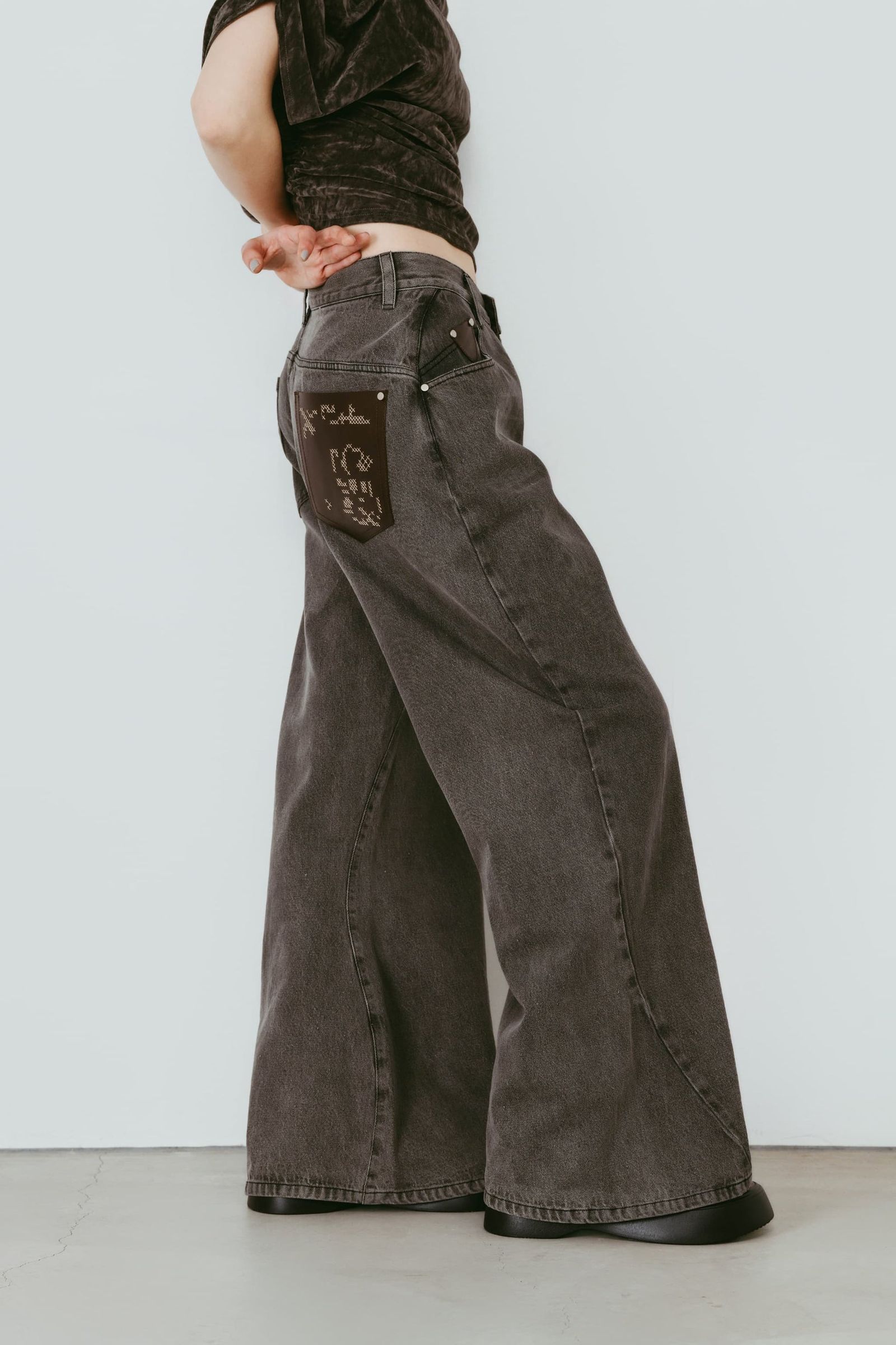 ワイドベルボトムデニムパンツ (グレー) wide bell-bottom denim pants (Gray) /  26SS