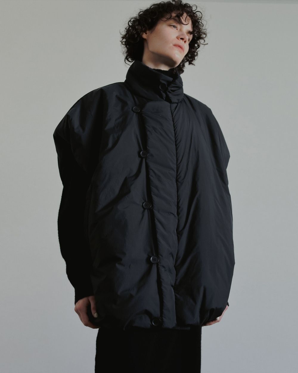 【25AW】Volume Over Vest / ボリューム オーバーパファベスト (ブラック)