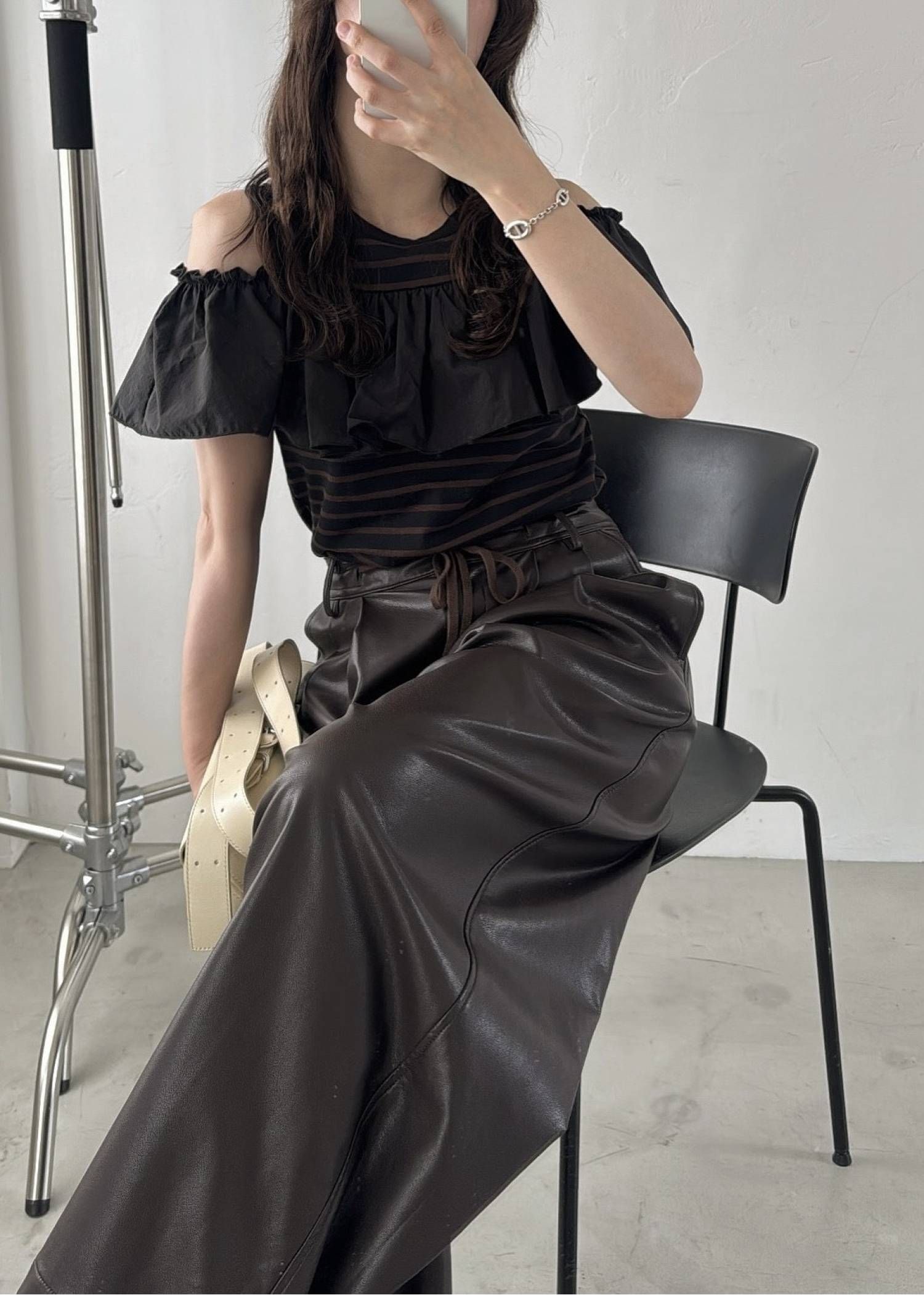 ショルダーフリル ボーダートップス (ブラック) convertible shoulder frill border tops (Black) /  26SS