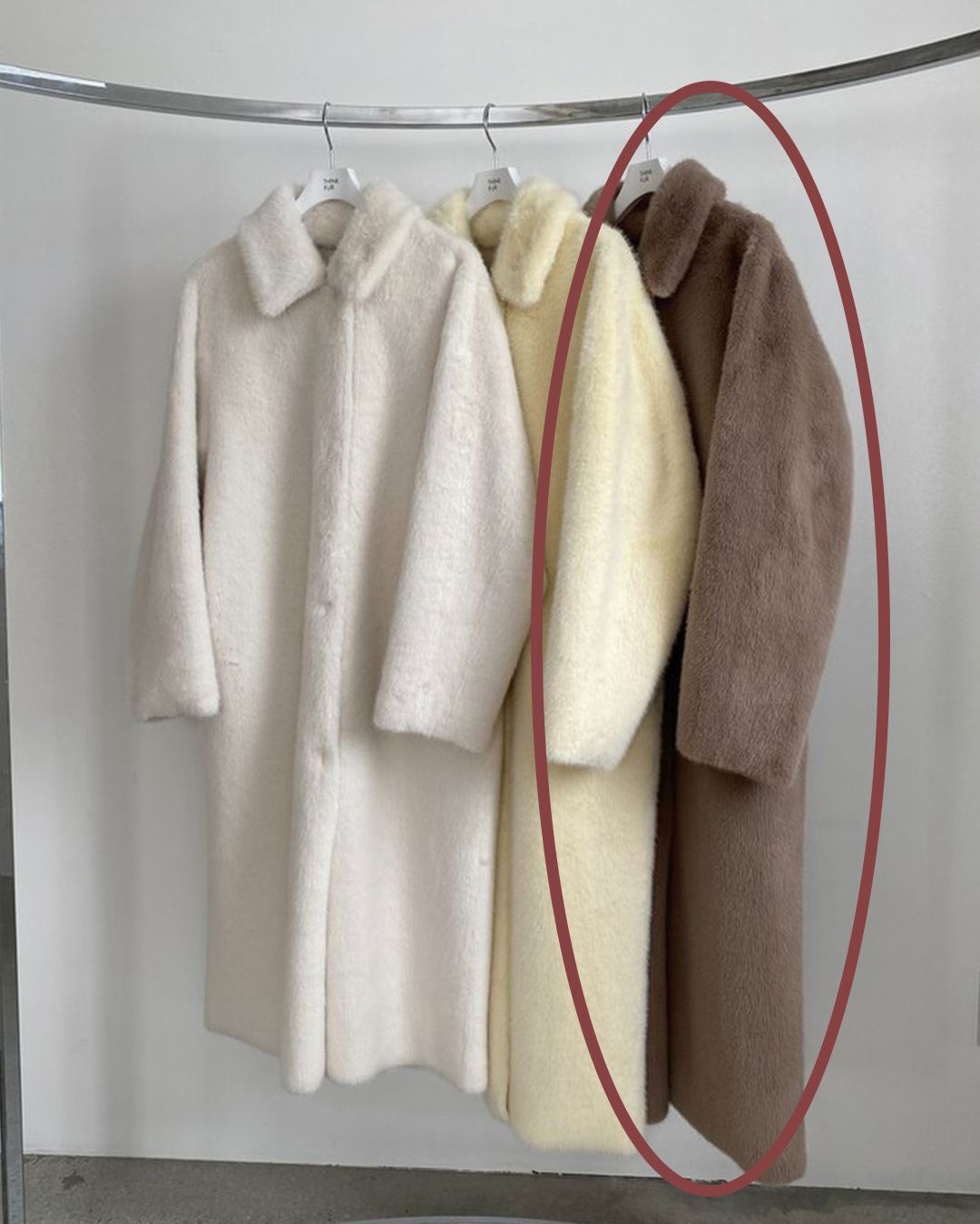 【先行予約】【26TH-13】ムートン調スムースファーロングコート (モカ) Mouton Like Smooth Fur Long Coat (Mocha) /  エコファー  /  フェイクファー 【受注期間6/14 23:59まで】