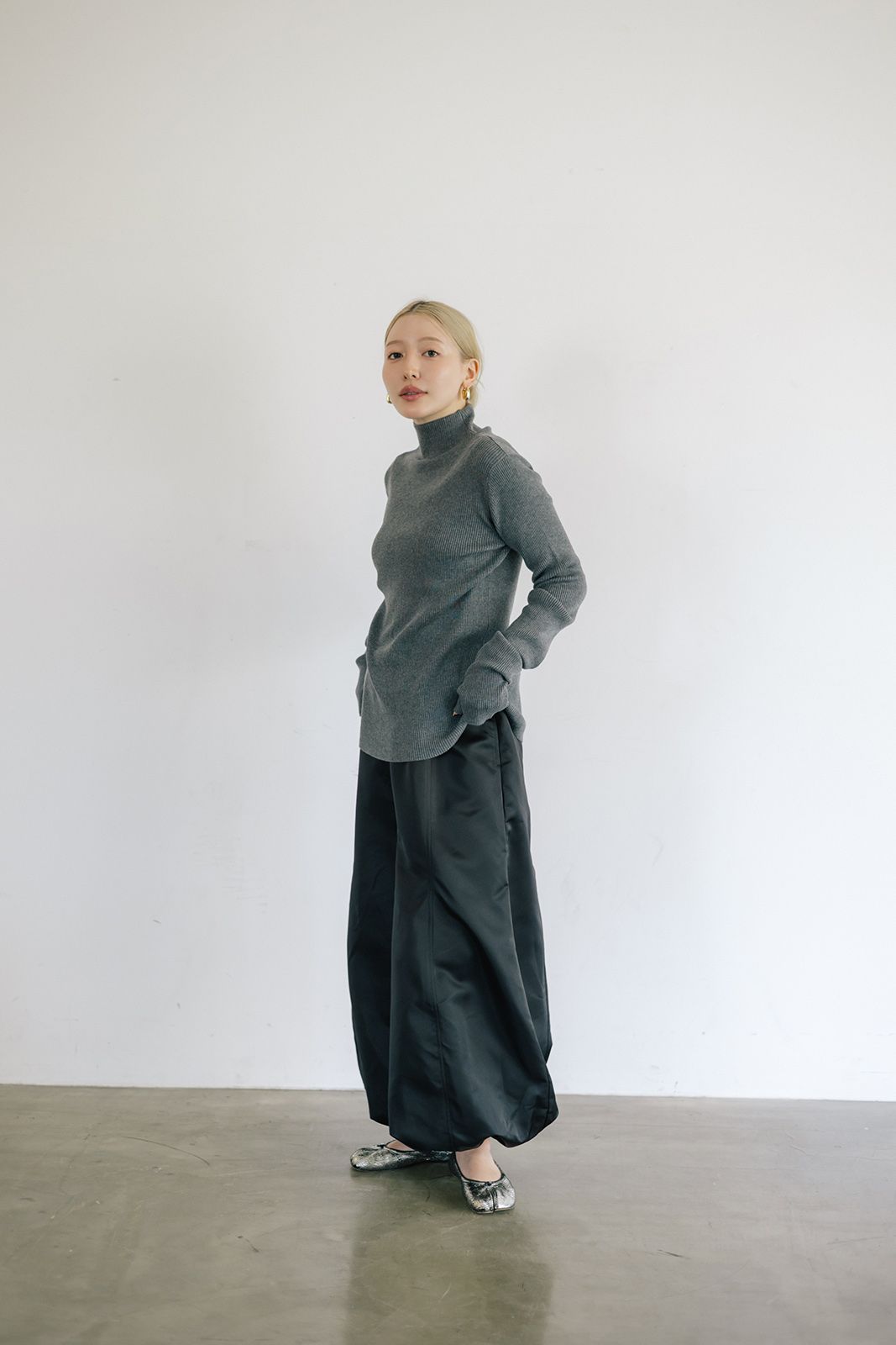 ハンドウォーマーリブトップス (グレー) Hand warmer ribbed top (Gray) / 26AW