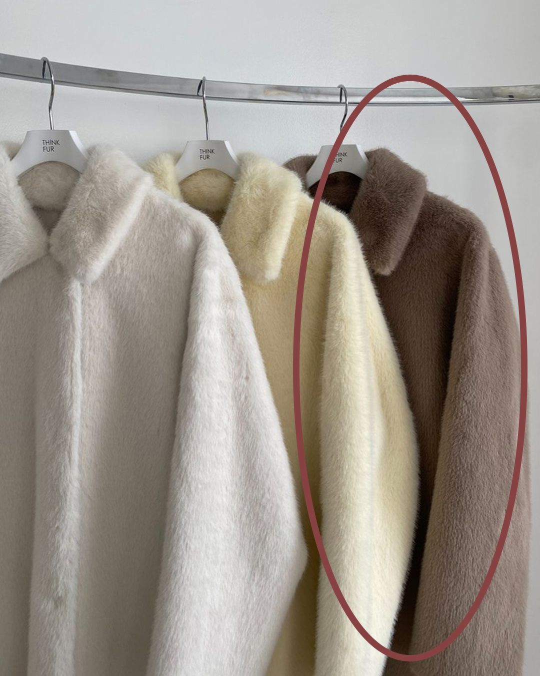 【先行予約】【26TH-13】ムートン調スムースファーロングコート (モカ) Mouton Like Smooth Fur Long Coat (Mocha) /  エコファー  /  フェイクファー 【受注期間6/14 23:59まで】