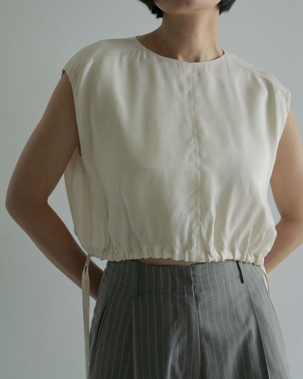 Sleeveless Drawstring Tops / スリーブレス ドロスト トップス (アイボリー)