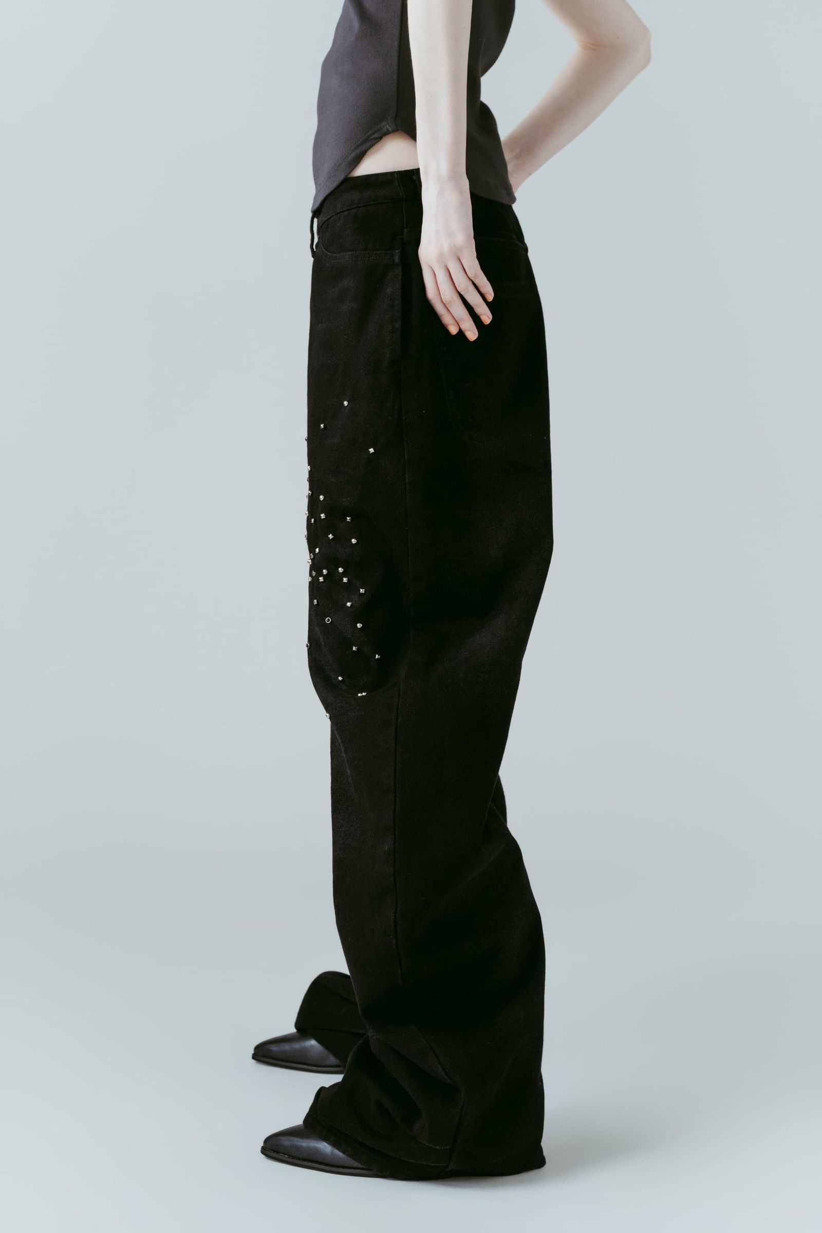 スタッズ ドレープデニム (ブラック) studded draped denim pants(unisex) (Black) /  26SS