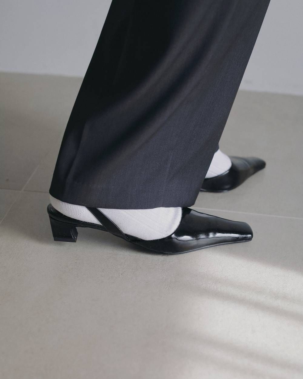 スクエアトゥ エナメル パンプス (ブラック) Squaretoe Enamel Pumps (Black) /  26SS