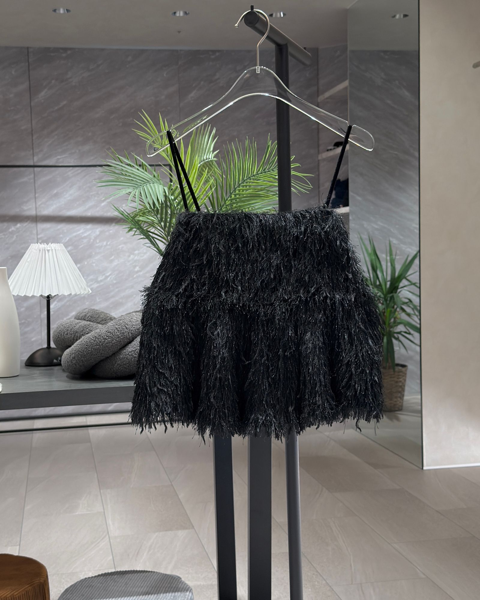 【25AW】Backopen Feather Camisole / バックオープン フェザーキャミソール (ブラック)