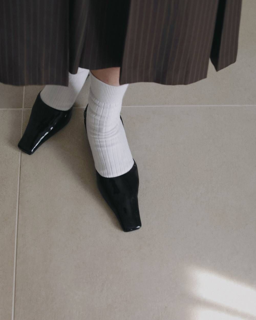 スクエアトゥ エナメル パンプス (ブラック) Squaretoe Enamel Pumps (Black) /  26SS