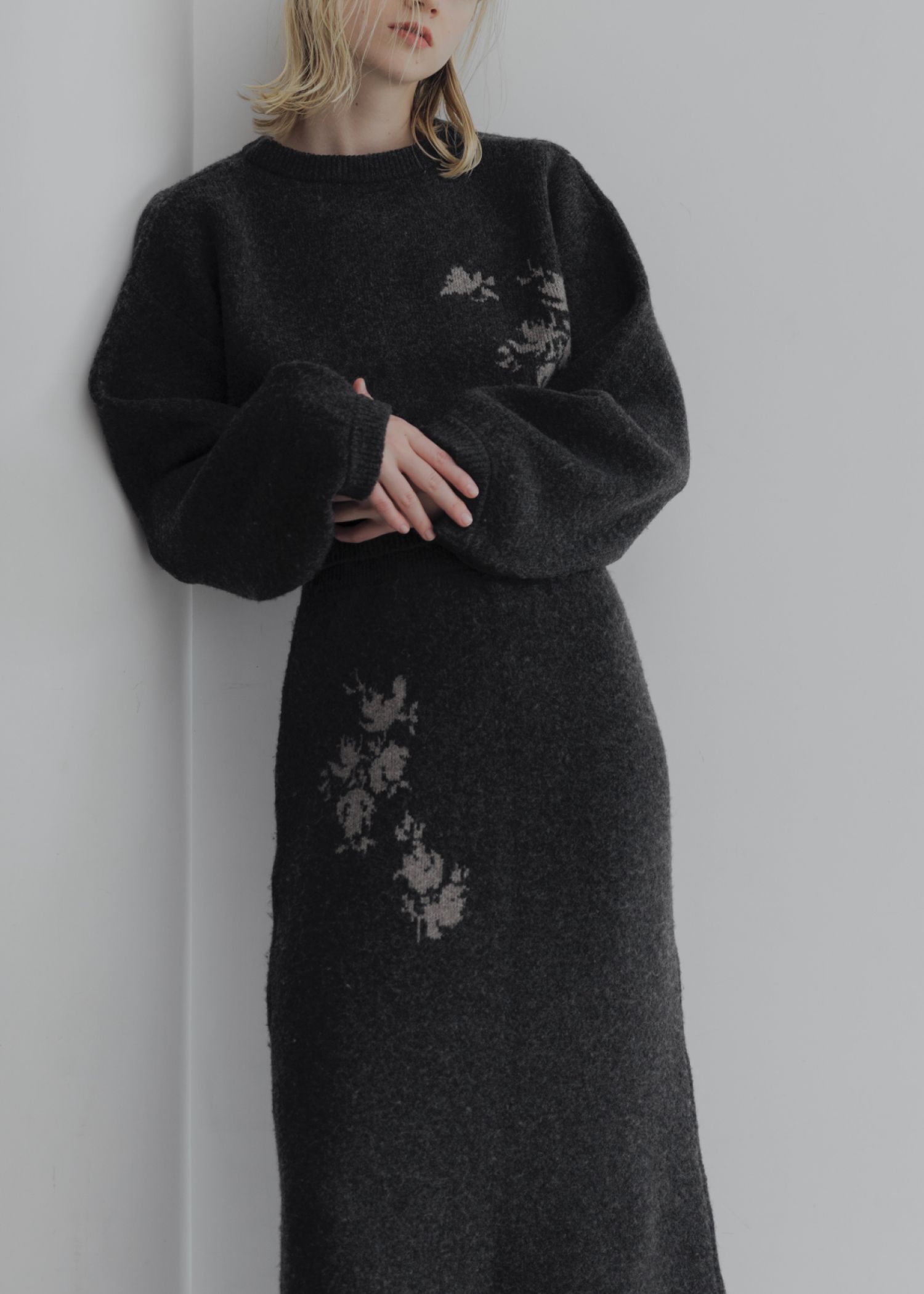 flower jacquard pencil knit SK / フラワージャガード ペンシルニットスカート (チャコール) / 25AW /