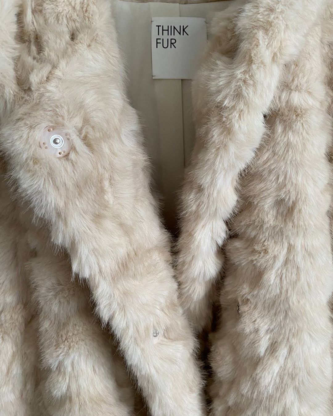 【先行予約】【26TH-07】ラビット調ファーフーディコート (クリーム) Rabbit Like Fur Hoodie Coat (Cream) /  エコファー  /  フェイクファー 【受注期間6/14 23:59まで】