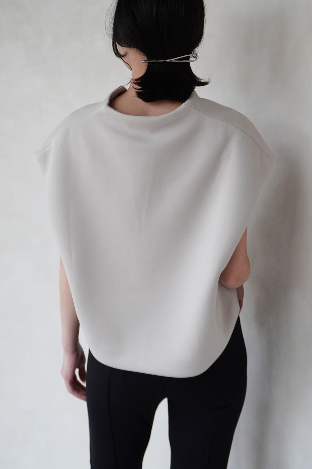 KEYNECK CROPPED TOPS / キーネッククロップドトップス (グレージュ)