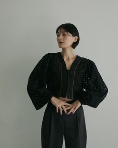 Volume Cutwork Blouse / ボリューム カットワーク ブラウス (ブラック)