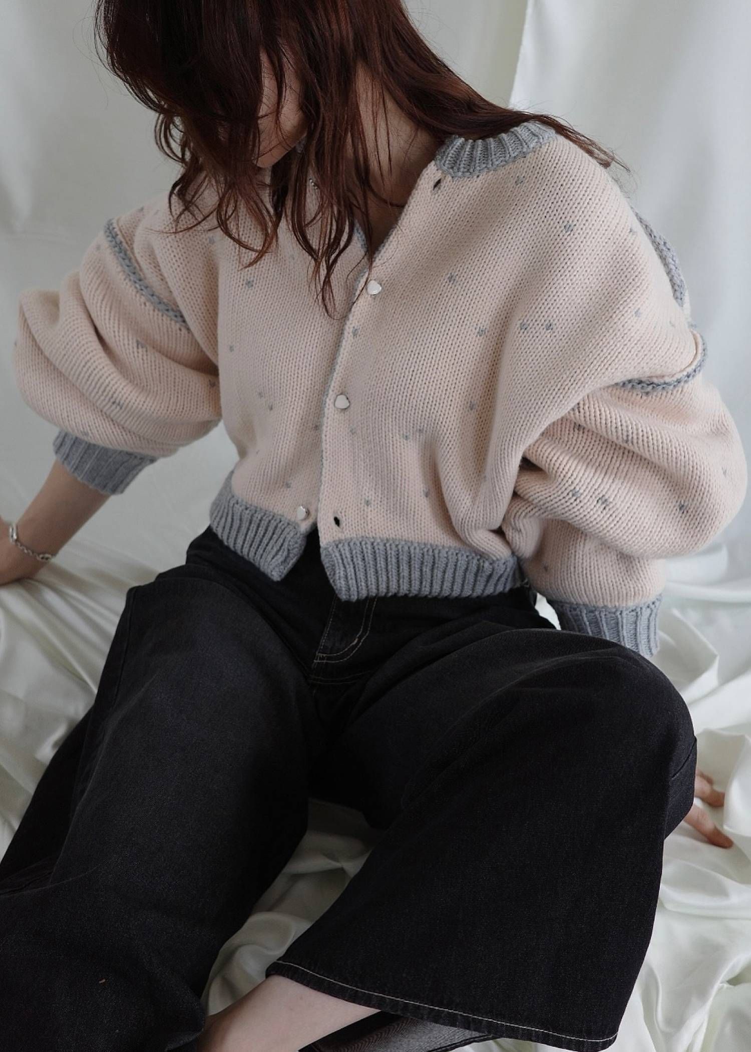 【ショート】ハートドット リバーシブルカーディガン (グレー×ベビーピンク) short heart dot jacquard reversible knit cardigan (gray×baby pink) /  26SS