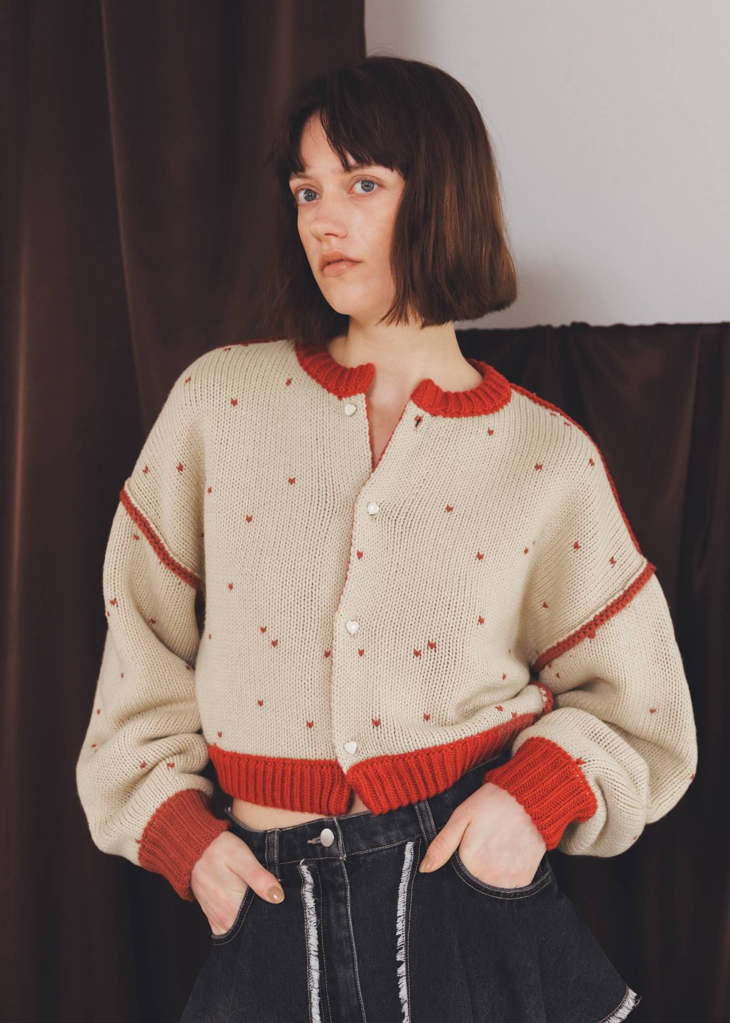 【ショート】ハートドット リバーシブルカーディガン (レッド×タン) short heart dot jacquard reversible knit cardigan (red×tan) /  26SS