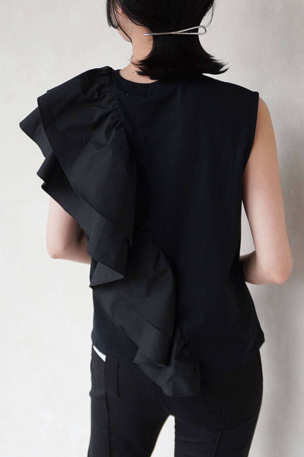 UNBALANCE RUFFLE TANK TOP / アンバランス ラッフル タンクトップ (ノワール)