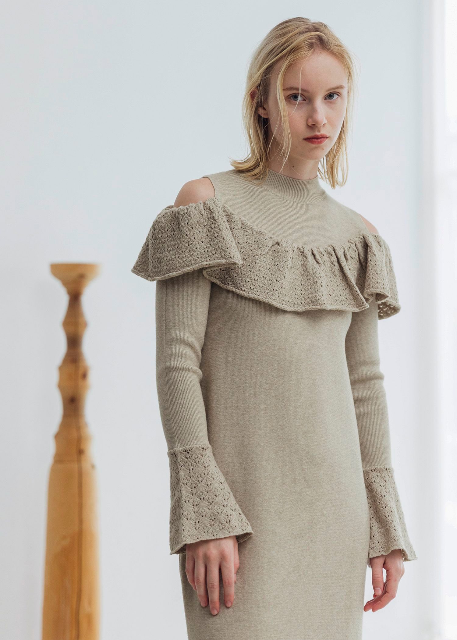 shoulder slit frill mermaid knit OP / ショルダースリットフリル マーメイドワンピース (タン) / 25AW /