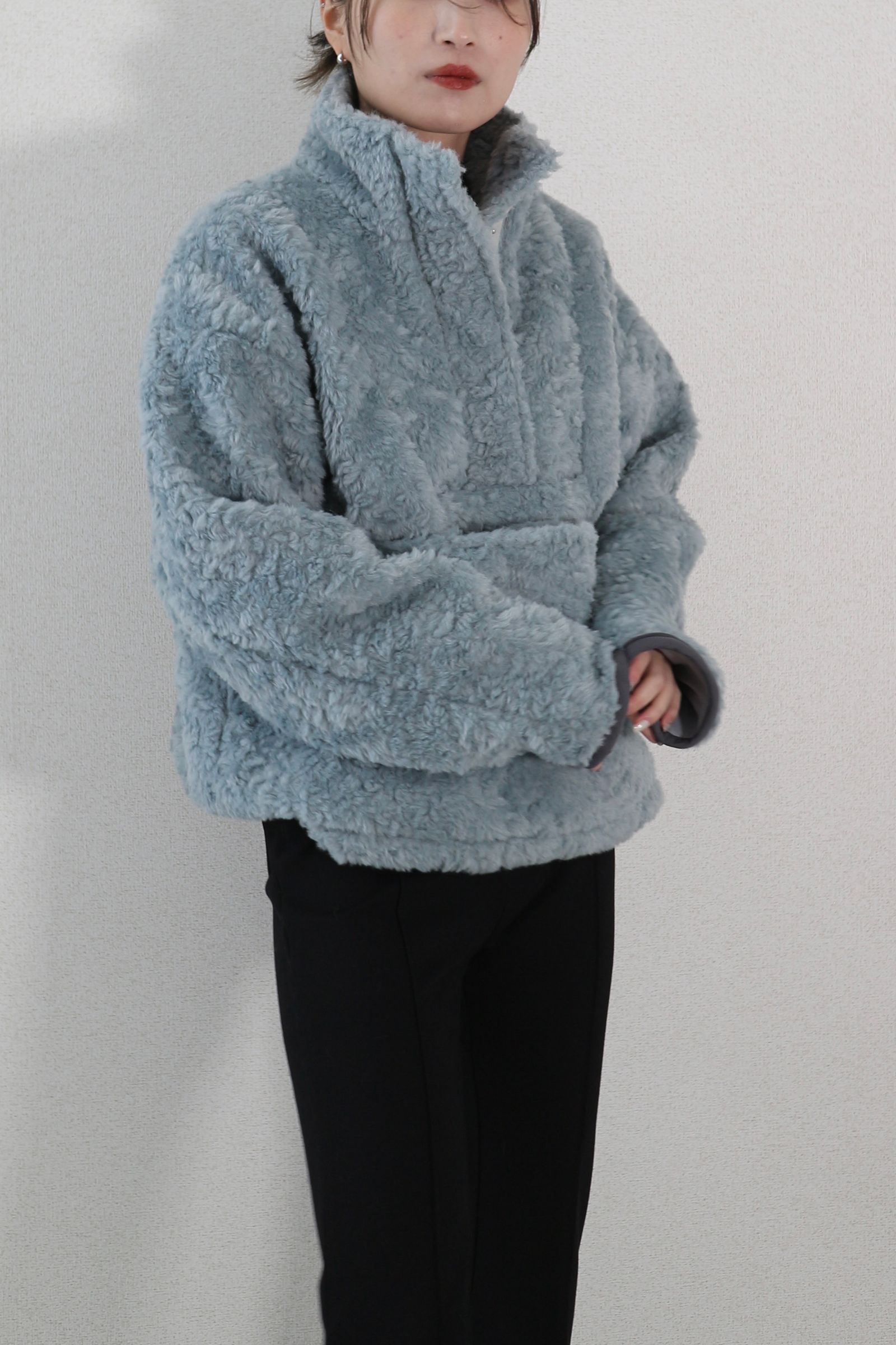 BI COLOR FAKE FUR TOPS / バイカラーフェイクファートップス (スカイブルー)