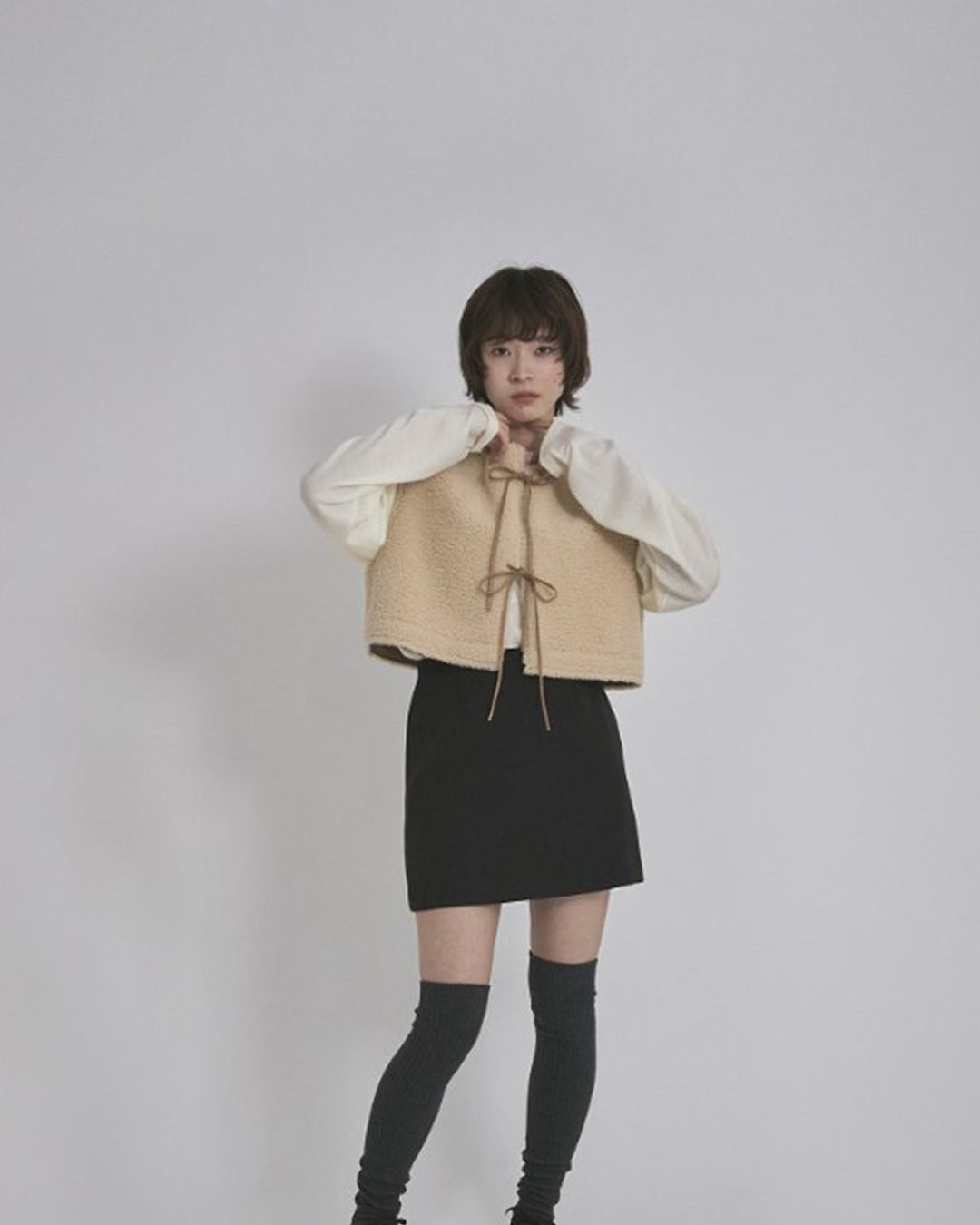 【先行予約】【26TH-15】ムートン調ボアショートベスト (ベージュ) Mouton Like Boa Short Vest (Beige) /  エコファー  /  フェイクファー 【受注期間6/14 23:59まで】