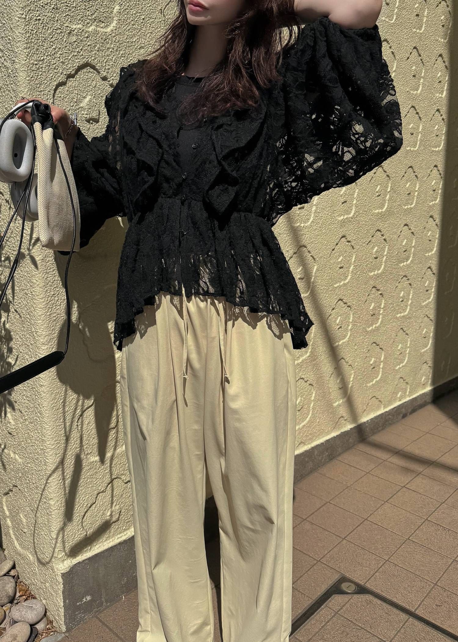 ボリュームスリーブ レースブラウス (ブラック) tiered frill neck volume sleeve lace BL (Black) /  26SS