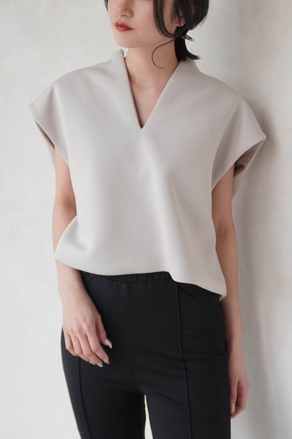 KEYNECK CROPPED TOPS / キーネッククロップドトップス (グレージュ)