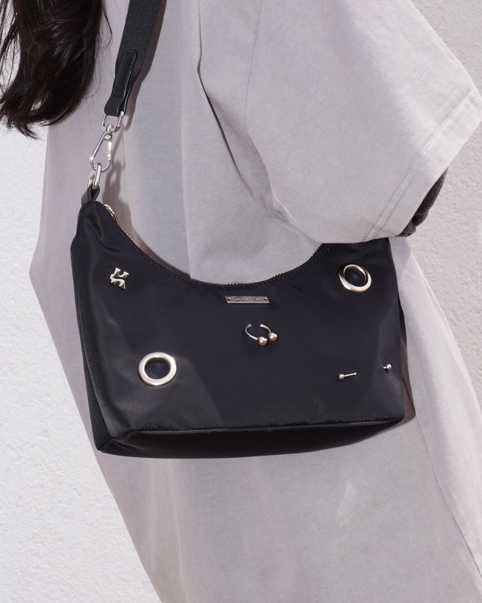 ピアスミニバッグ (ブラック) pierce mini bag (Black) /  26SS