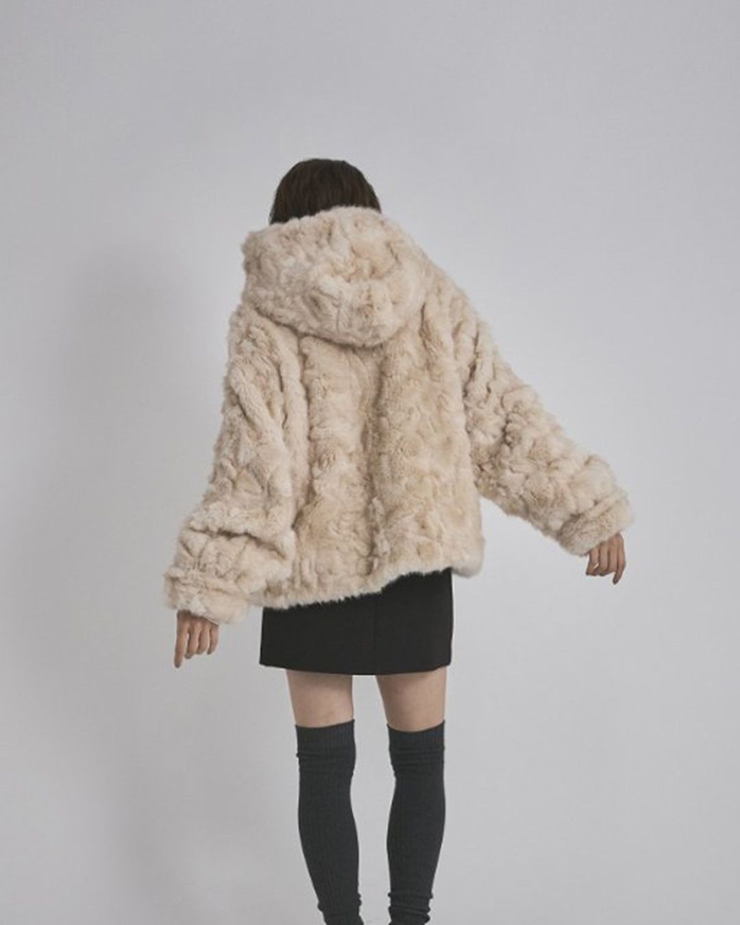 【先行予約】【26TH-07】ラビット調ファーフーディコート (クリーム) Rabbit Like Fur Hoodie Coat (Cream) /  エコファー  /  フェイクファー 【受注期間6/14 23:59まで】