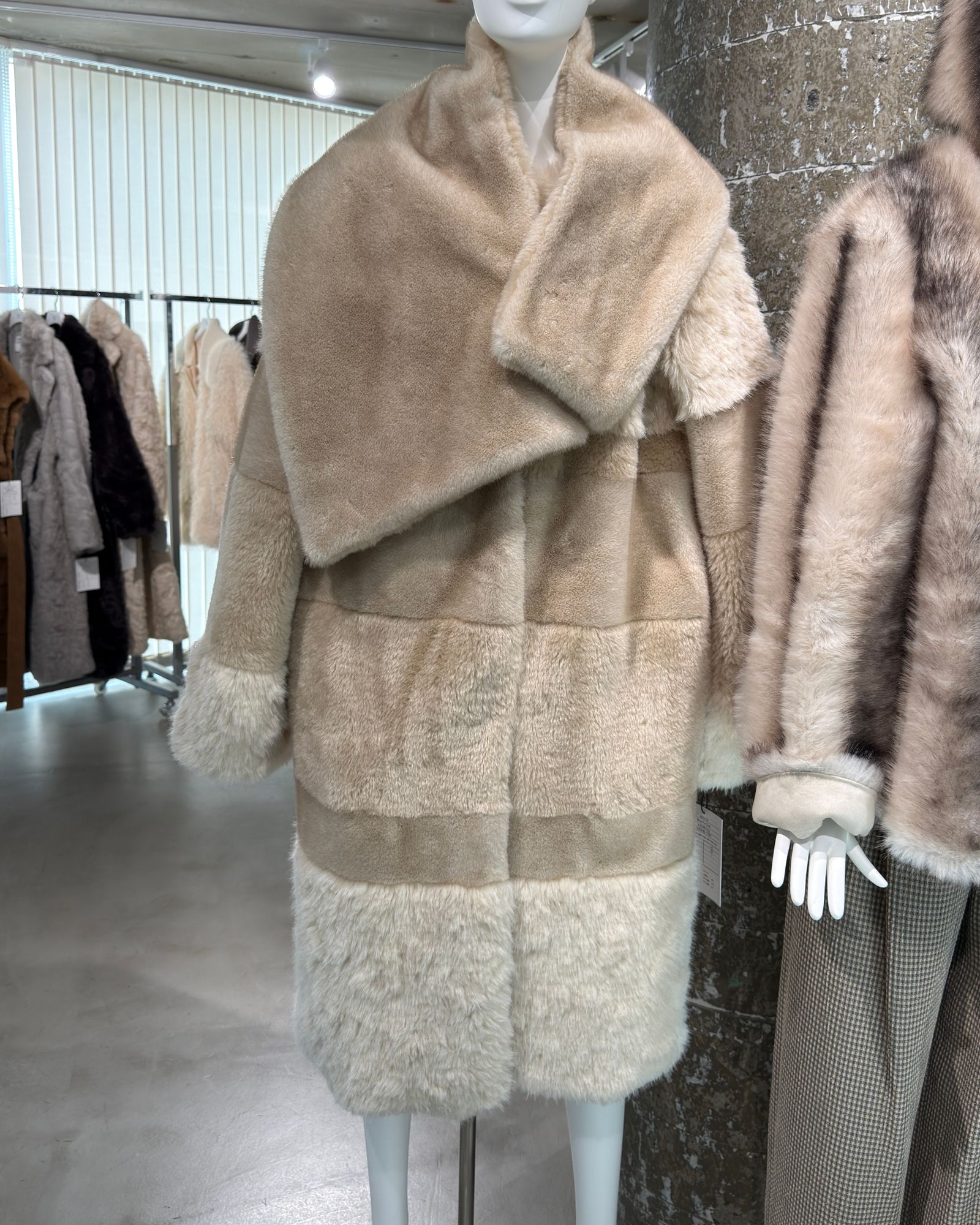 【先行予約】【26TH-19】ミックスファーコート (ベージュ) Mixed Fur Coat (Beige) /  エコファー  /  フェイクファー 【受注期間6/14 23:59まで】