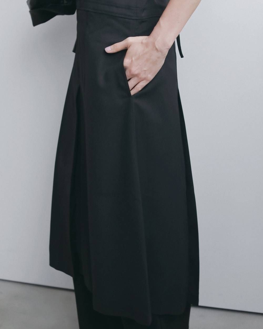 プリーツ キャミソールワンピース (ブラック) Pleats Camisole Onepiece (Black) / 26AW 【6月29日まで期間限定予約】