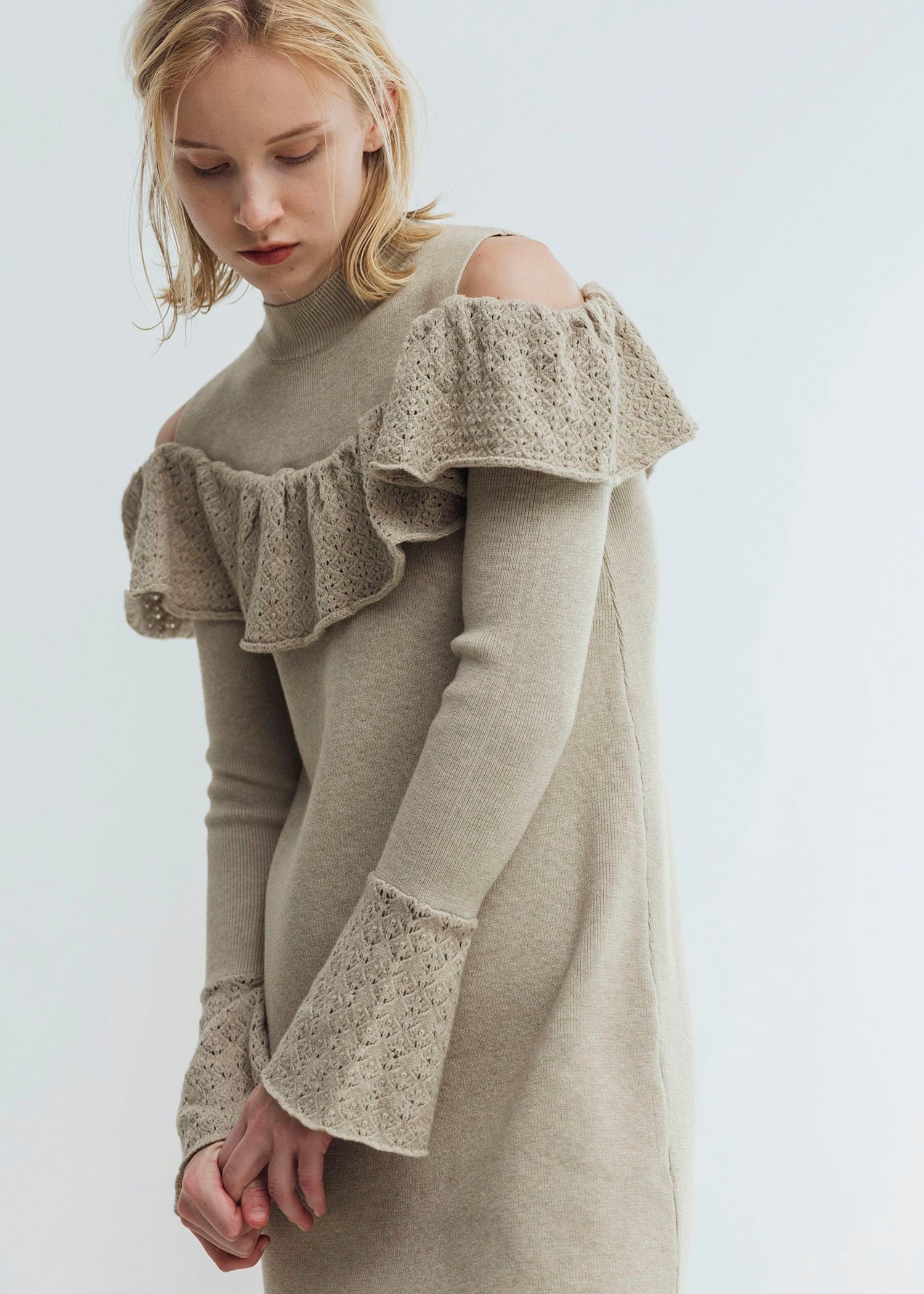 shoulder slit frill mermaid knit OP / ショルダースリットフリル マーメイドワンピース (タン) / 25AW /