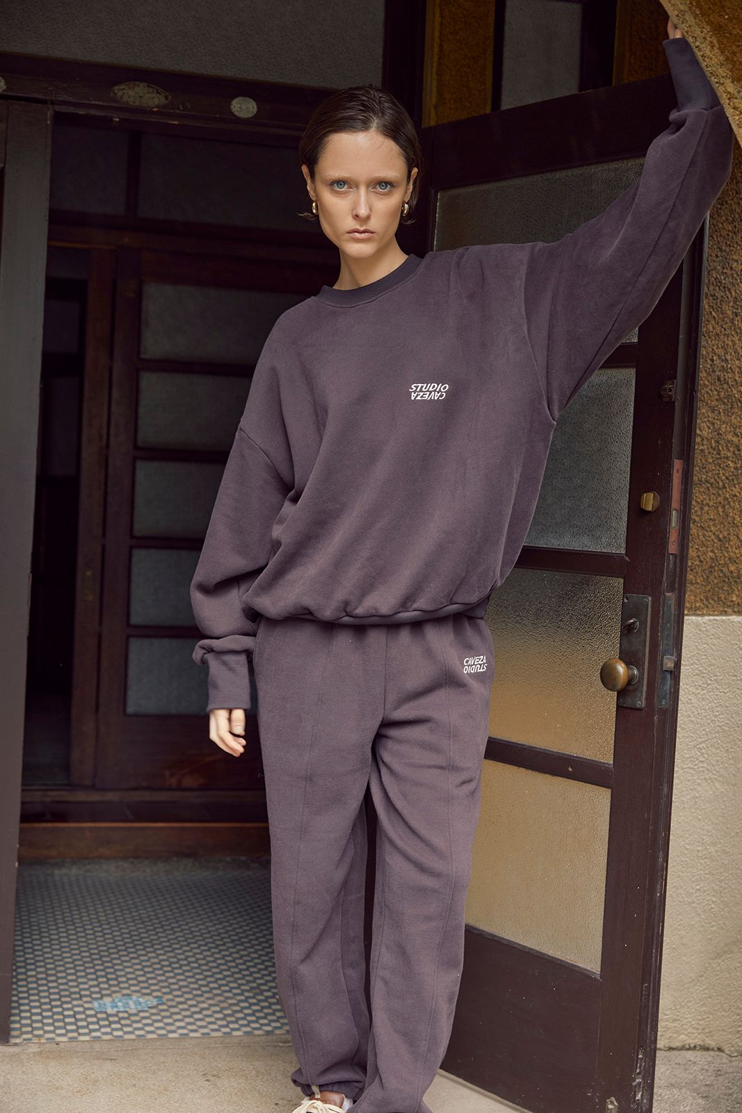 【再販売】STUDIO CAVEZA スウェットトップス (ブラウン)